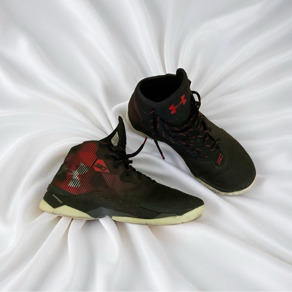 Under Armour Men's Black and Red Athletic Shoes